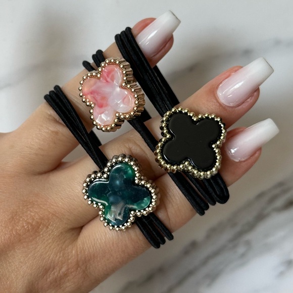 Cute luxury clover mother of Pearl gold hair tie / scrunchie - Picture 2 of 8